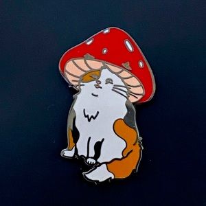 Cute Calico Cat Kitten Mushroom Toadstool Hat Carded Enamel Pin NWT!